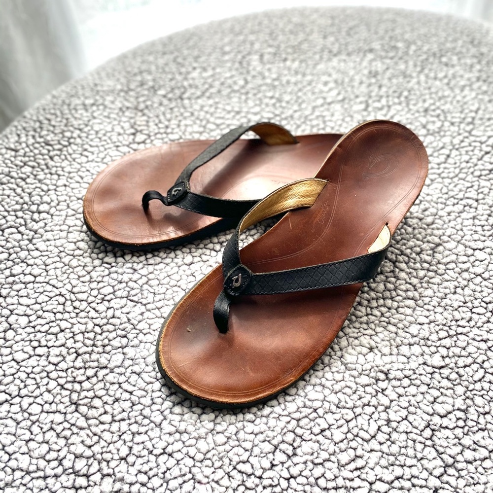OluKai Pua Black Flip Flops Sz. 9